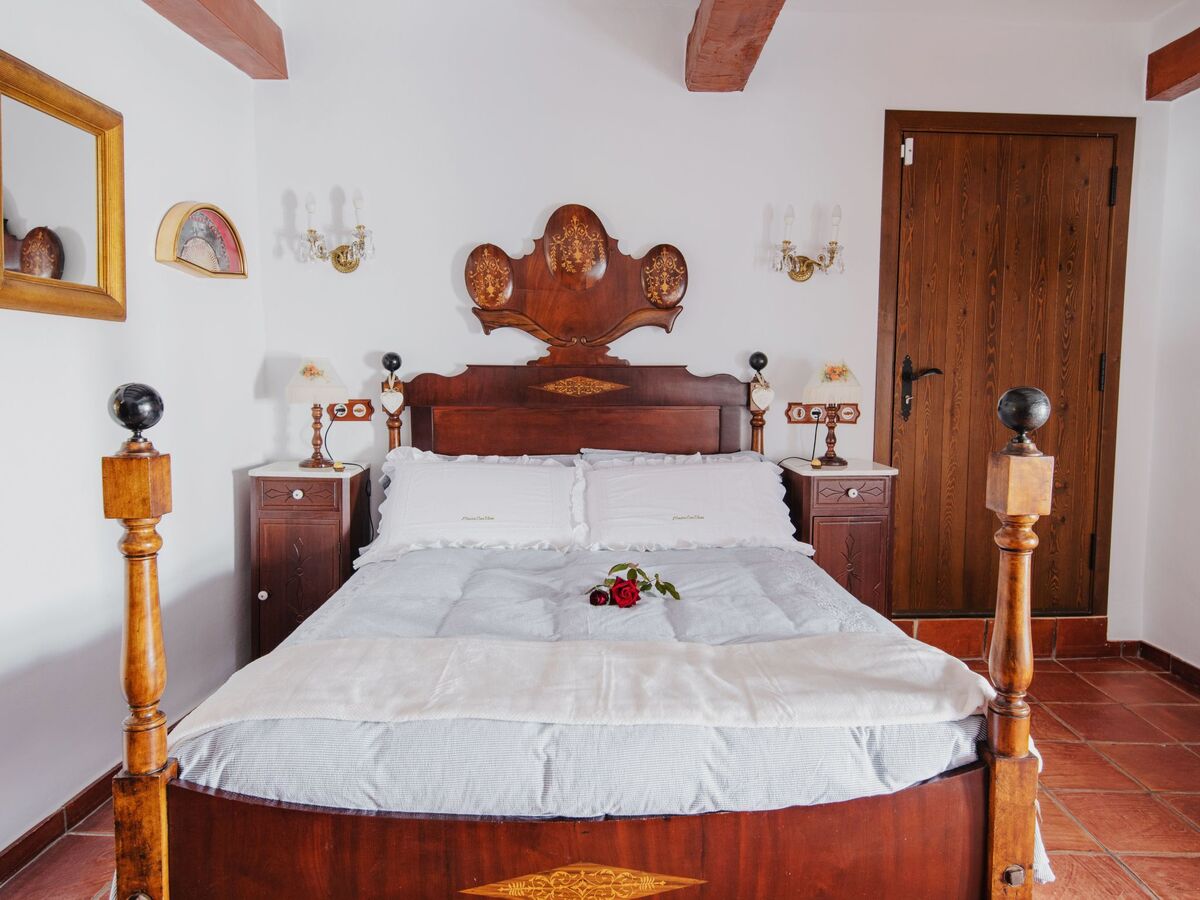 Chambre en masia du XIIe siècle à Bigues - Photo 2