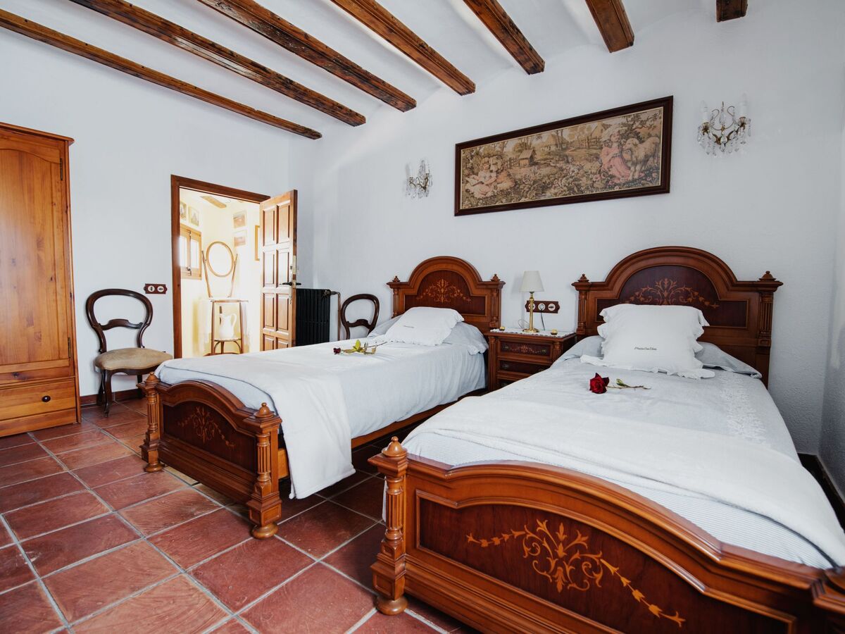 Chambre en masia du XIIe siècle à Bigues - Photo 7