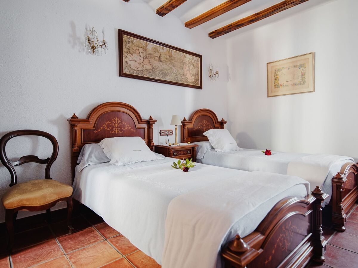 Chambre en masia du XIIe siècle à Bigues - Photo 8