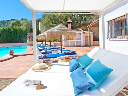 Villa Las Palomeras, Wifi, beheizter Pool, AC., Maison 11 personnes à Comares - Photo 2