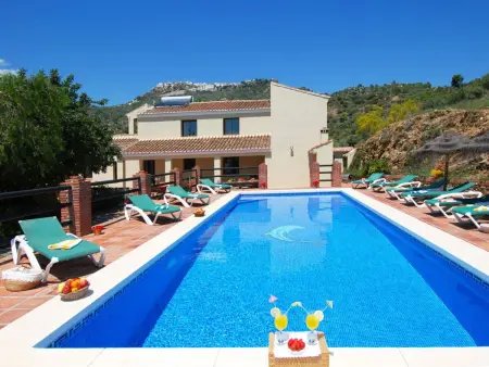 Villa Los Poyatos, beheizter Pool, Wifi, AC,BBQ, Maison 15 personnes à Comares - Photo 3