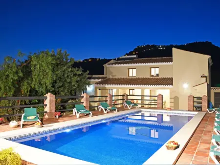 Villa Los Poyatos, beheizter Pool, Wifi, AC,BBQ, Maison 15 personnes à Comares - Photo 5