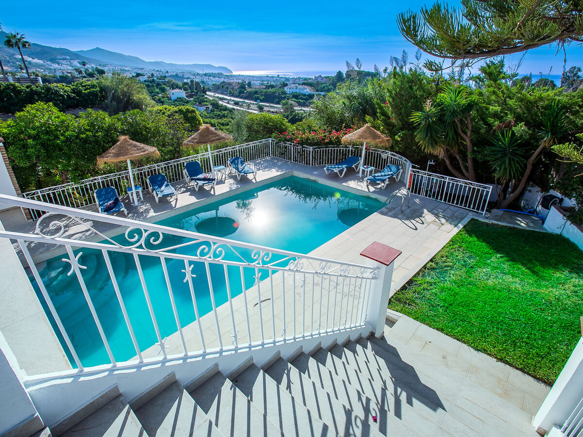 Villa Monet à Nerja : 4 chambres, piscine et vue mer - Photo 3