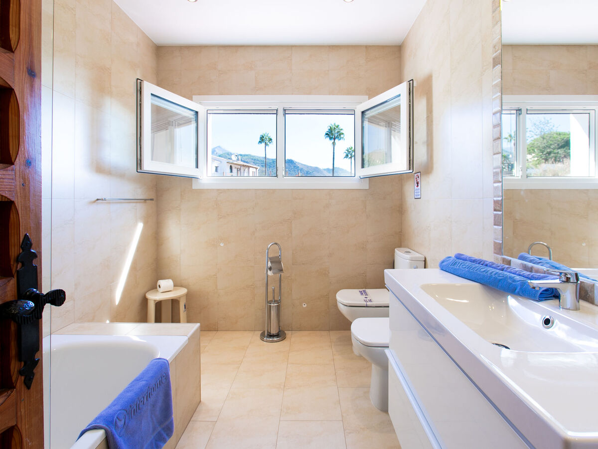 Villa Monet à Nerja : 4 chambres, piscine et vue mer - Photo 29
