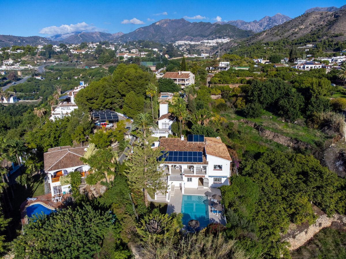 Villa Monet à Nerja : 4 chambres, piscine et vue mer - Photo 47