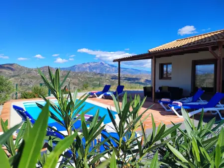 Location maison à Benamargosa, Villa Las Adelfas mit beheiztem Pool