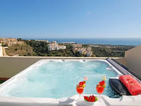 Penthouse Calahonda, terrasse jacuzzi et vue mer : photo 5