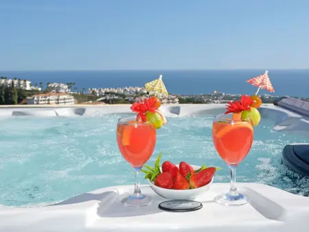 Penthouse Calahonda, terrasse jacuzzi et vue mer : photo 8