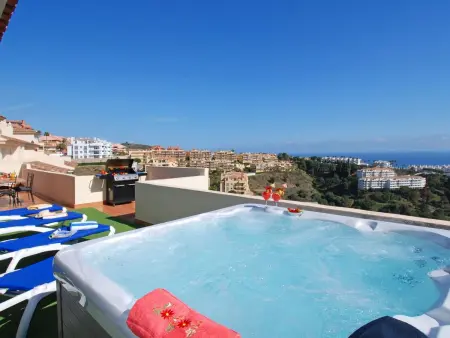 Penthouse Calahonda, terrasse jacuzzi et vue mer : photo 9