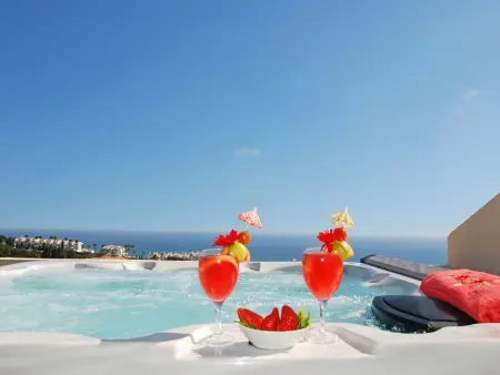 Penthouse Calahonda, terrasse jacuzzi et vue mer : photo 14