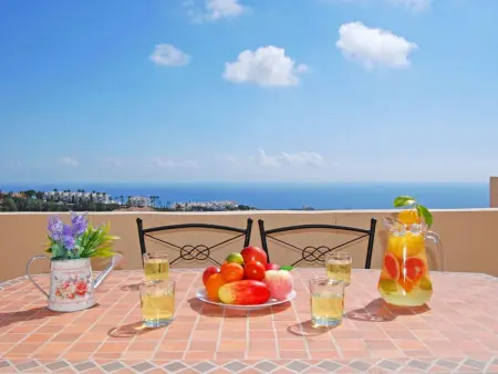 Penthouse Calahonda, terrasse jacuzzi et vue mer : photo 17