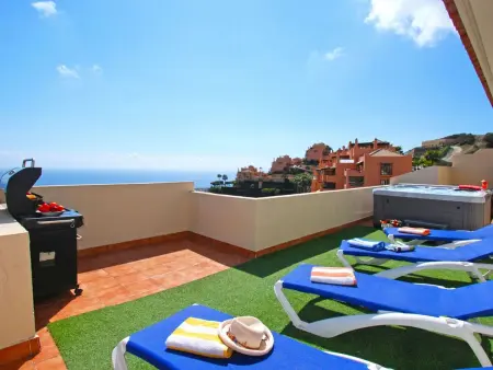 Penthouse Calahonda, terrasse jacuzzi et vue mer : photo 18