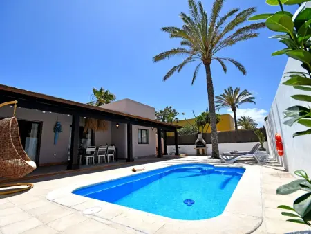 Location maison à Corralejo, Komfortables Ferienhaus in Corralejo mit privatem Garten und beheiztem Pool