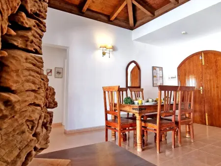 Komfortables Ferienhaus in Corralejo mit privatem Garten und beheiztem Pool - Photo 9