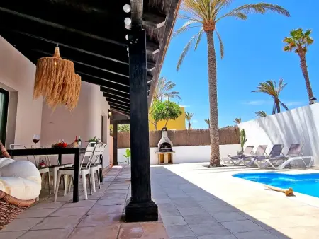Komfortables Ferienhaus in Corralejo mit privatem Garten und beheiztem Pool - Photo 26