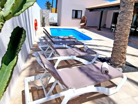Komfortables Ferienhaus in Corralejo mit privatem Garten und beheiztem Pool - Photo 40