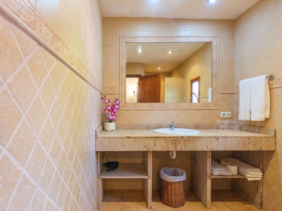 Maison Sitjoles à Campos – jardin 2500 m² avec paons et piscine - Photo 35