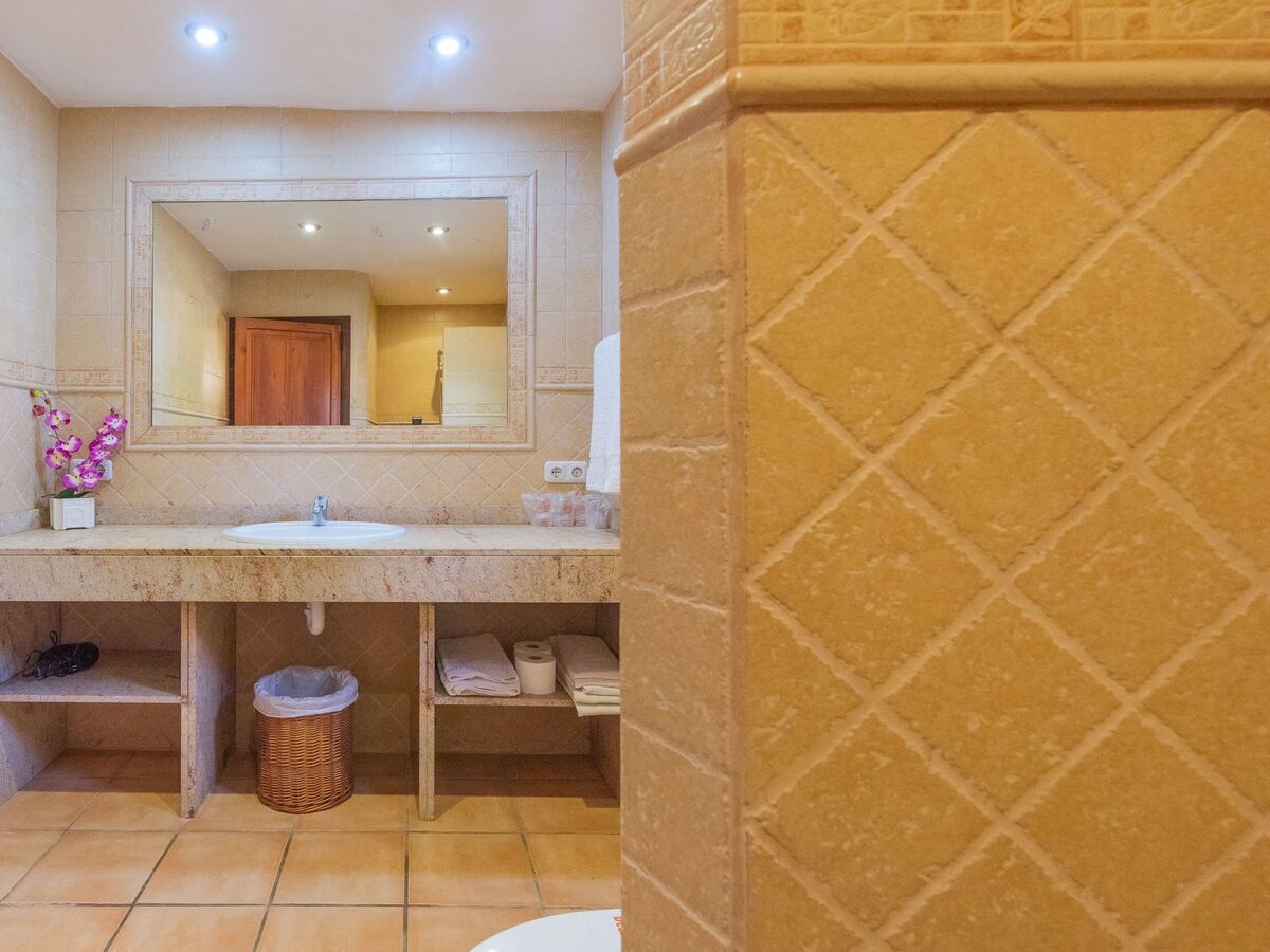 Maison Sitjoles à Campos – jardin 2500 m² avec paons et piscine - Photo 37