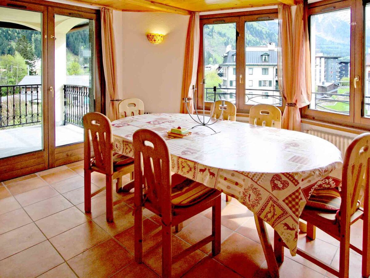 Appartement 2 chambres Chamonix, balcon sud vue Mont Blanc - Photo 4