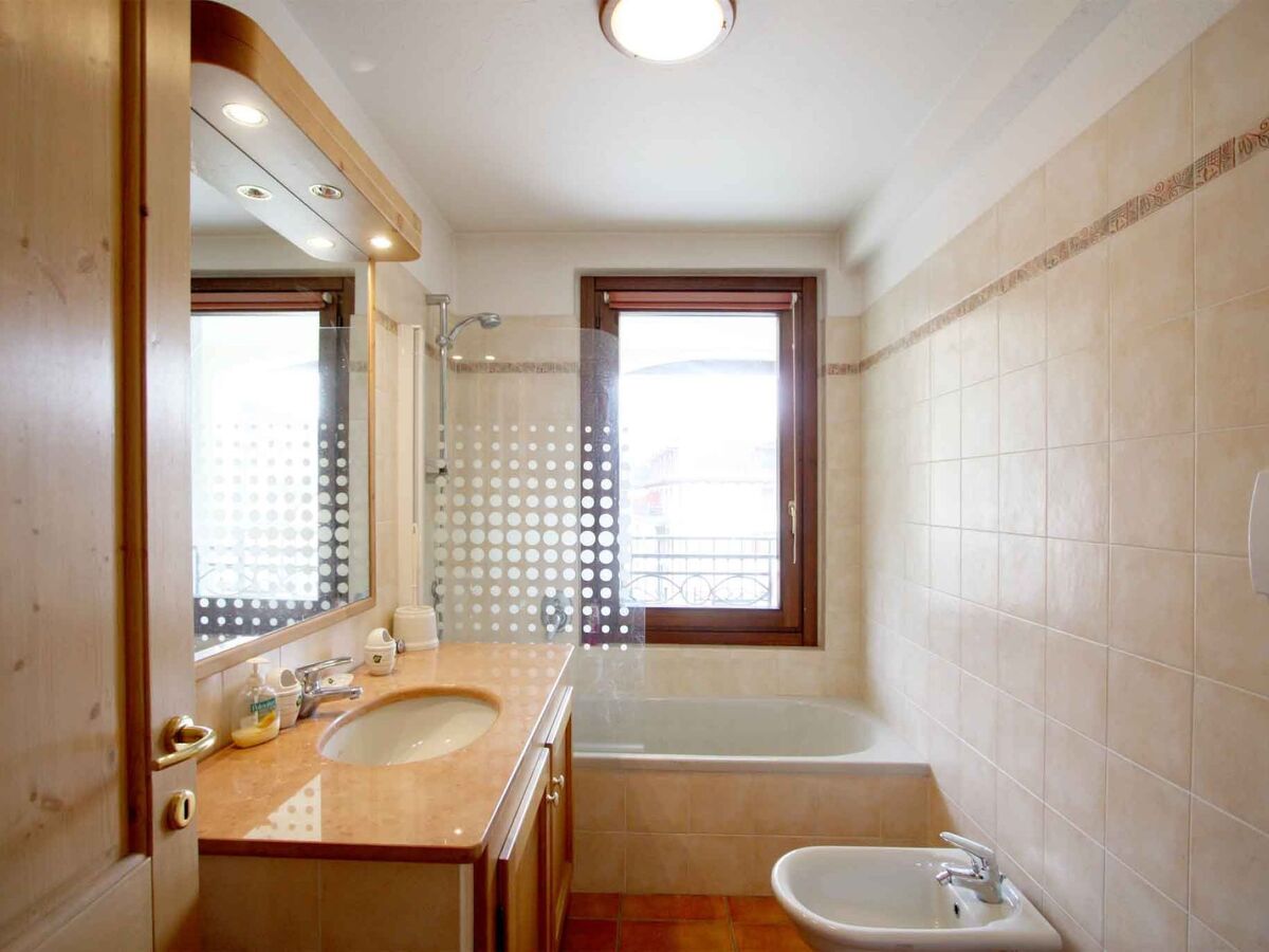 Appartement 2 chambres Chamonix, balcon sud vue Mont Blanc - Photo 6