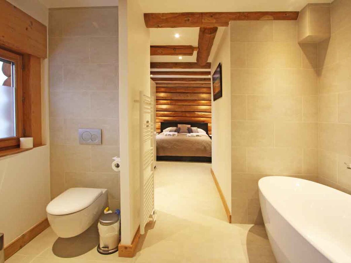 Chalet des Cimes – 10 pers, spa et vue Mont-Blanc - Photo 11