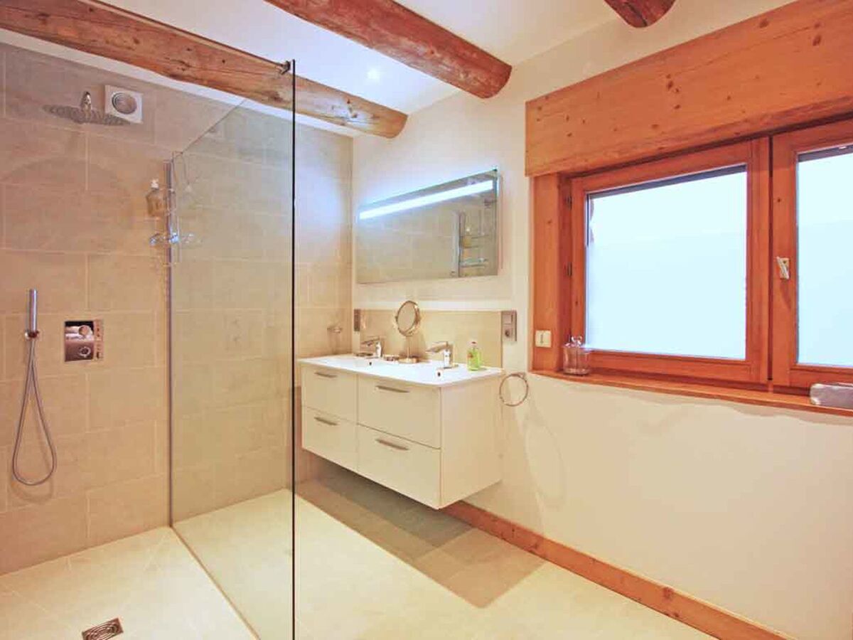 Chalet des Cimes – 10 pers, spa et vue Mont-Blanc - Photo 12