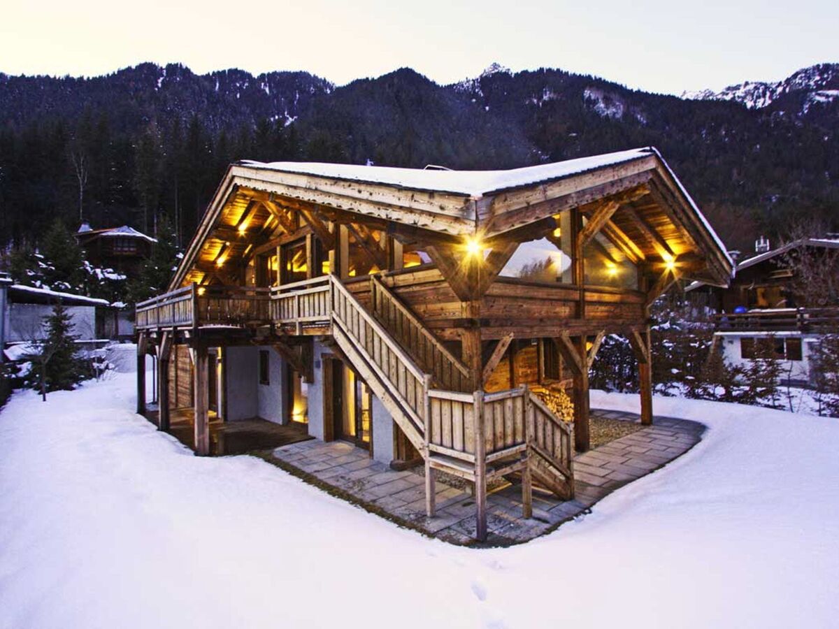 Chalet Les Praz – 240 m² face au Mont Blanc, à Les Praz - Photo 1