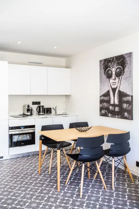 Appartement neuf centre-ville Saint-Tropez, parking garage : photo 2