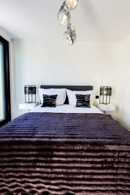 Appartement neuf centre-ville Saint-Tropez, parking garage : photo 4