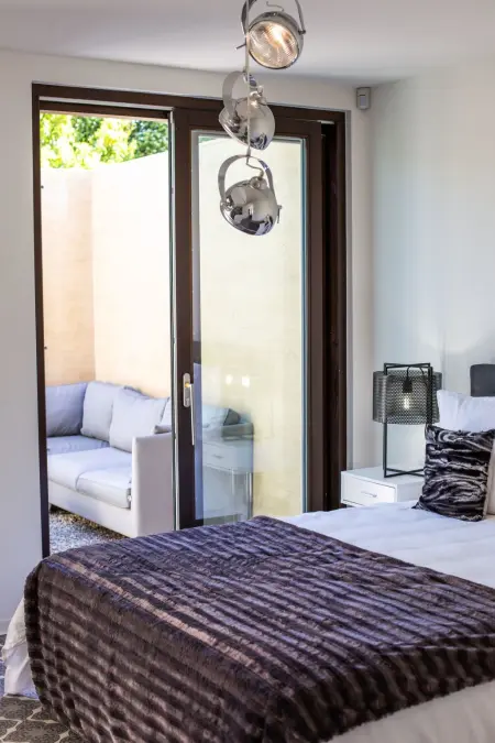 Appartement neuf centre-ville Saint-Tropez, parking garage : photo 6