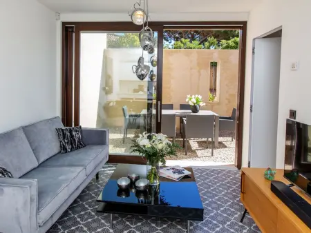 Appartement neuf centre-ville Saint-Tropez, parking garage : photo 10