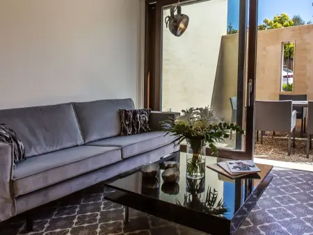 Appartement neuf centre-ville Saint-Tropez, parking garage : photo 13