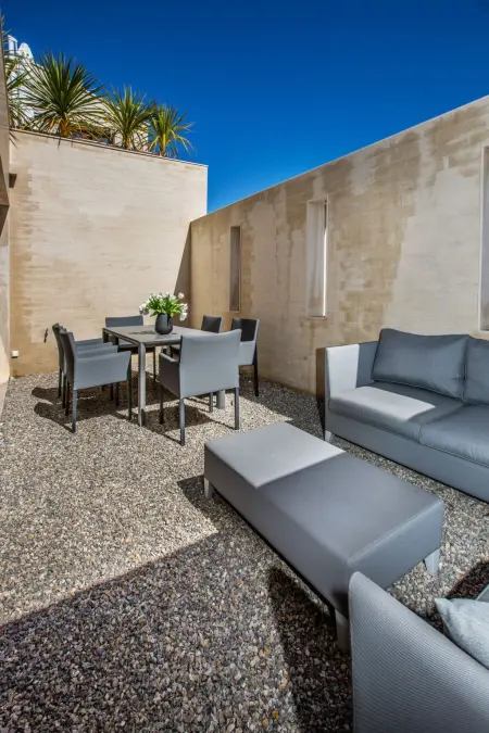 Appartement neuf centre-ville Saint-Tropez, parking garage : photo 17