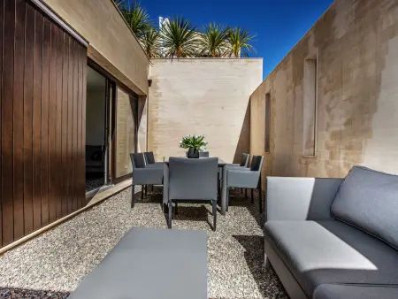Appartement neuf centre-ville Saint-Tropez, parking garage : photo 18