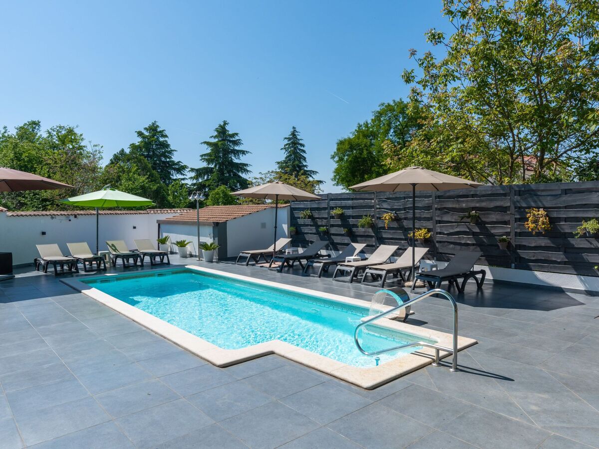 Bungalow Haus Garden à Poreč, piscine chauffée - Photo 16