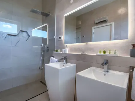 Villa La Dominika – Maison 5 chambres, piscine chauffée : photo 42