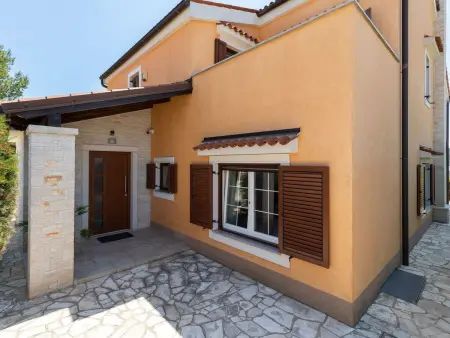 Villa avec piscine chauffée et vue mer à Pomer : photo 7