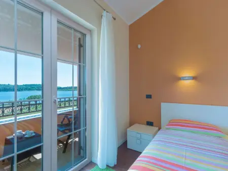 Villa avec piscine chauffée et vue mer à Pomer : photo 14