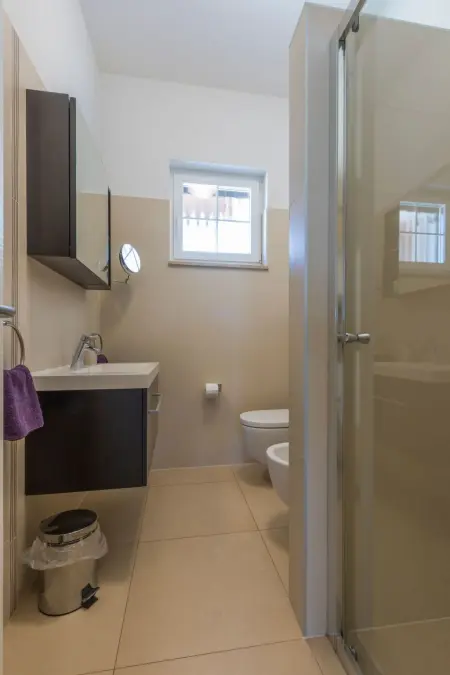 Villa avec piscine chauffée et vue mer à Pomer : photo 23