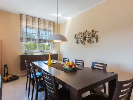 Villa avec piscine chauffée et vue mer à Pomer : photo 26