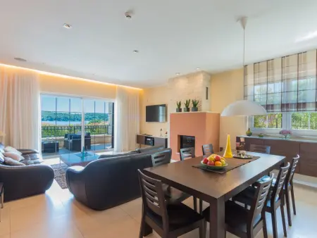 Villa avec piscine chauffée et vue mer à Pomer : photo 28