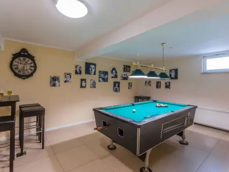 Villa avec piscine chauffée et vue mer à Pomer : photo 32
