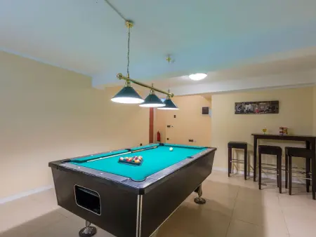 Villa avec piscine chauffée et vue mer à Pomer : photo 33