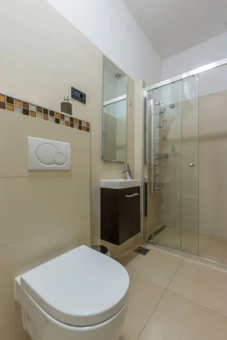 Villa avec piscine chauffée et vue mer à Pomer : photo 34