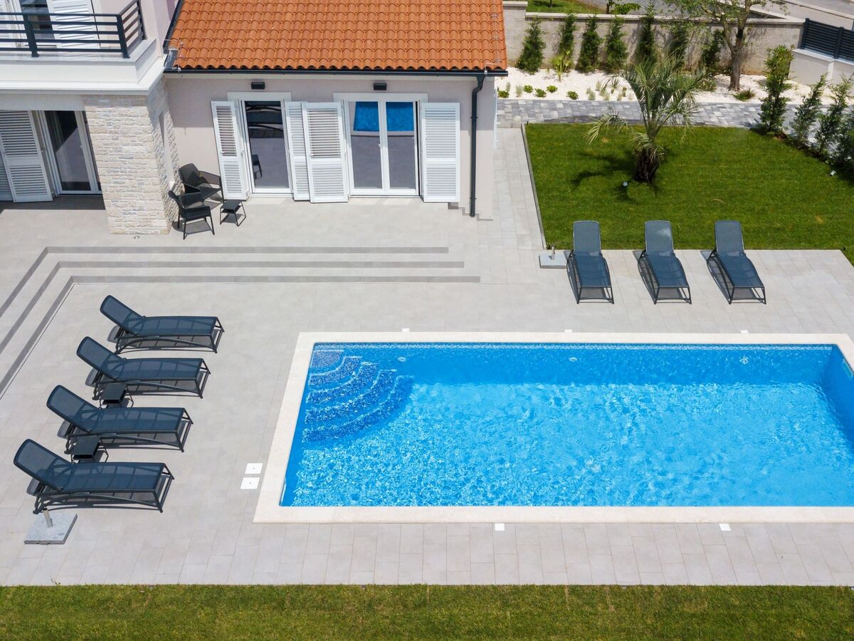 Villa Suprema Premantura : piscine chauffée et sauna - Photo 6