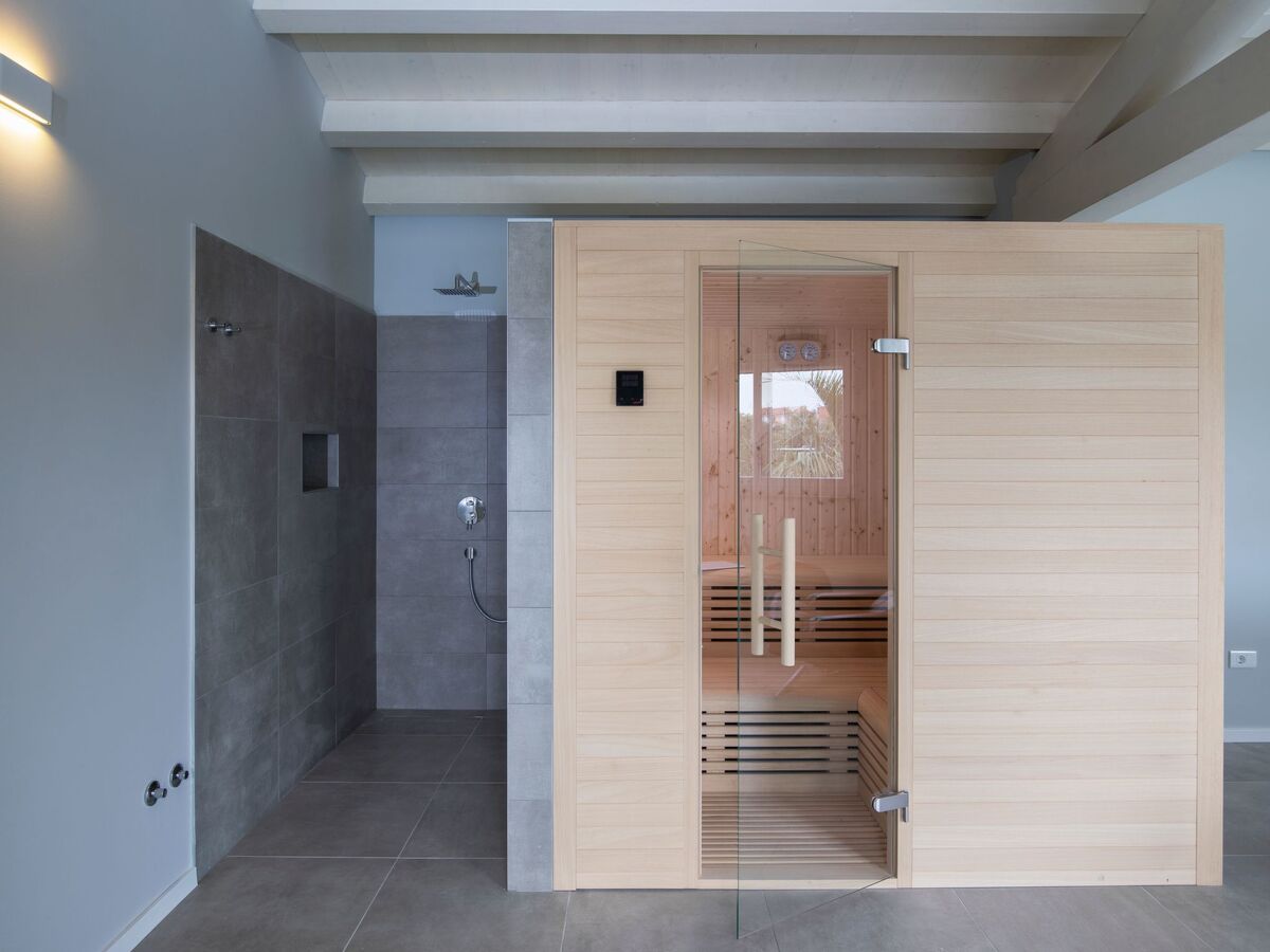 Villa Suprema Premantura : piscine chauffée et sauna - Photo 20