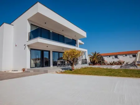 Villa Andris – Piscine privée et jardin à Ližnjan : photo 2