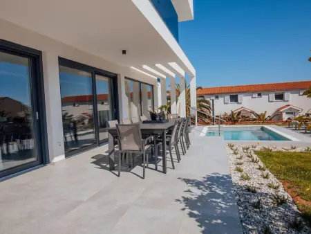Villa Andris – Piscine privée et jardin à Ližnjan : photo 3