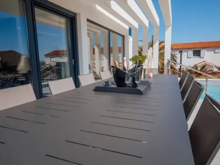 Villa Andris – Piscine privée et jardin à Ližnjan : photo 4