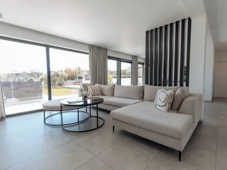 Villa Andris – Piscine privée et jardin à Ližnjan : photo 12